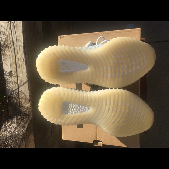 Yeezy Cloud White Size 9.5 - Picture 4 of 7